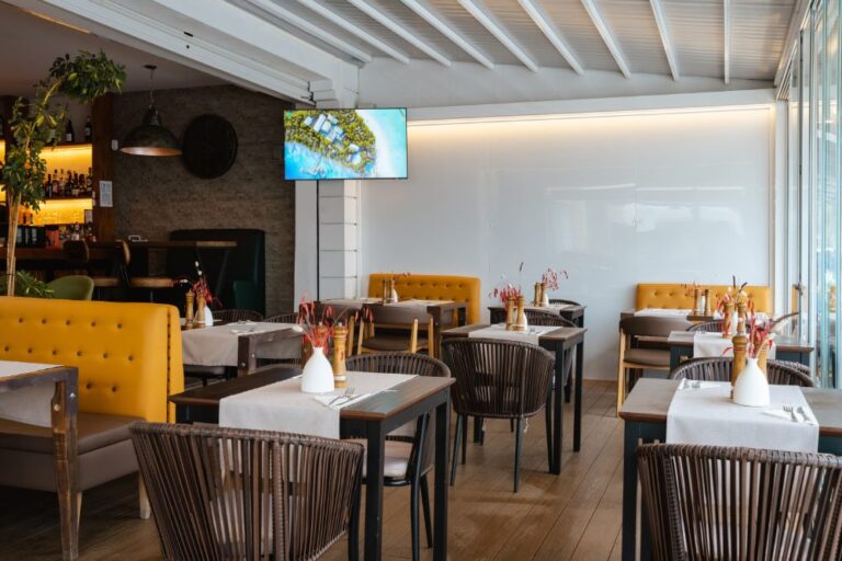 Sobre nosotros, Hospitalidad, Nerja, Caf&eacute; del mar y del sol, Restaurante familiar.