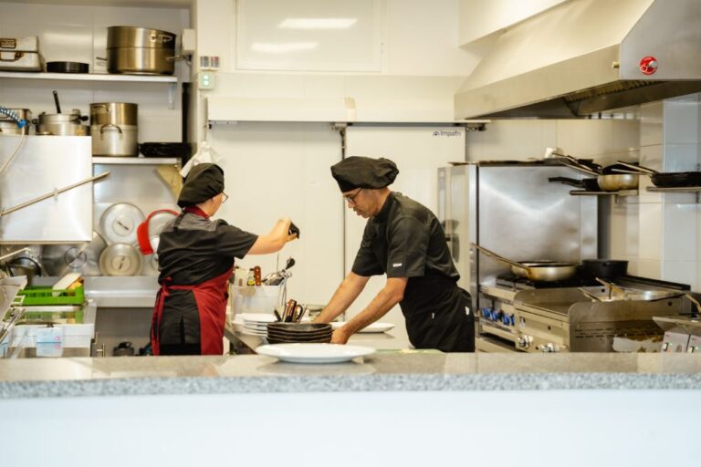 Sobre nosotros, Hospitalidad, Nerja, Caf&eacute; del mar y del sol, Restaurante familiar.